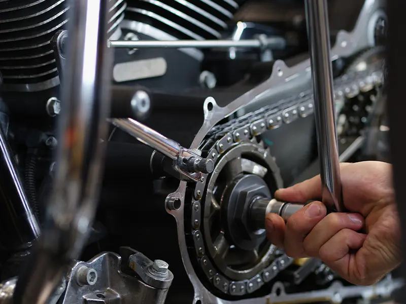 Ano ang pagkakaiba sa pagitan ng isang ratchet wrench at isang metalikang kuwintas?